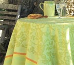 A table et haut en couleurs avec Le Jacquard Français