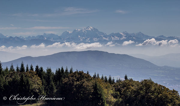 Panorama sur les Alpes depuis le plateau de Retord