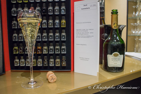 Dégustation de la cuvée Comtes de Champagne lors d'un Jeudi Sommellerie à l'hôtel Les Bulles de Paris